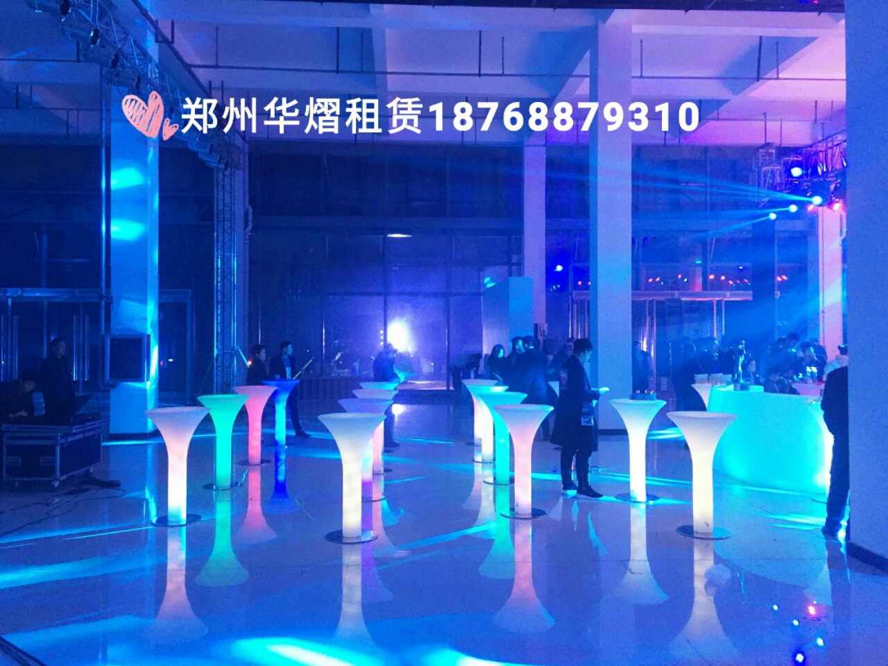 <b>交房现场发光吧桌吧椅供应</b>