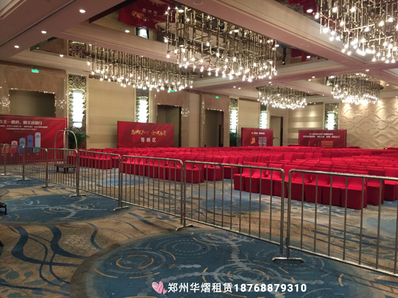 <b>郑州万豪酒店桁架背景不锈钢铁马护栏隔离带出</b>